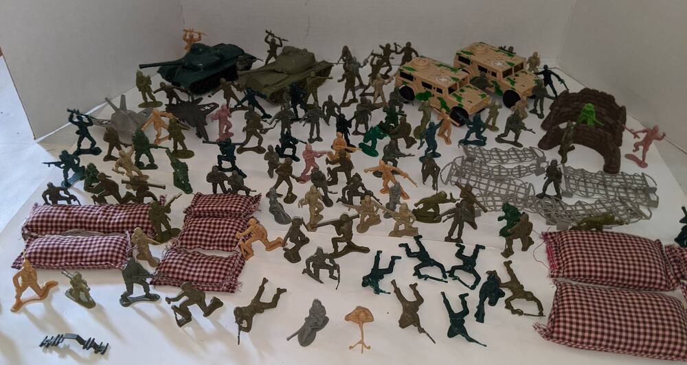 Huge Lot Vintage Army Men Soldiers Vehicles Sandbags Barbed Wire Vehicles 2#